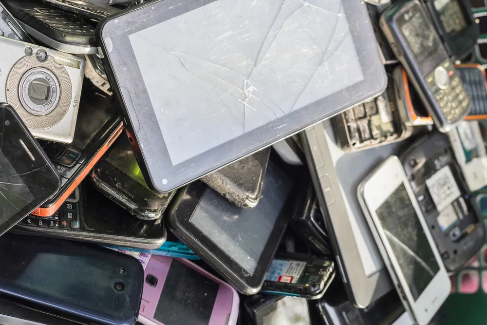 Deshacerse de los teléfonos móviles rotos